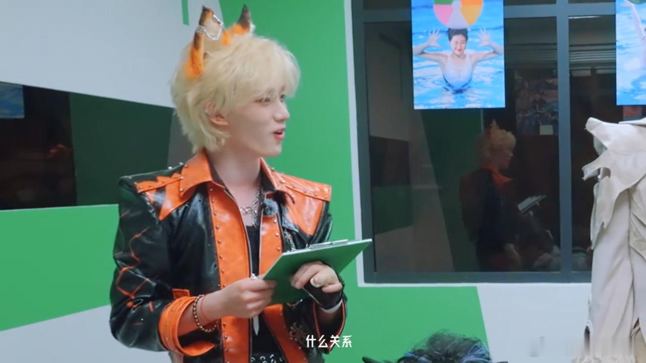周柯宇对金靖撒娇叫姐姐刘宇宁丁程鑫看周柯宇撒娇的表情反差感拿捏了！周柯宇柔声向金