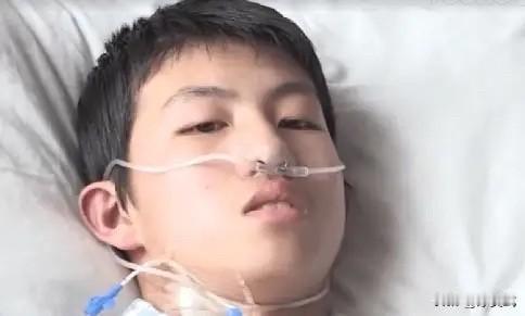 “回家准备后事吧。”2015年，黑龙江一名17岁少年时常感到心脏刺痛，拍x光片后