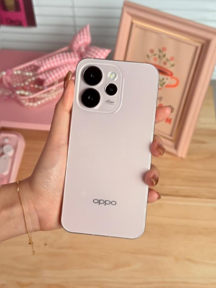 把满天星光装进甜妹的口袋
OPPO Reno15星星粉不是俗气艳粉
是那种高级感