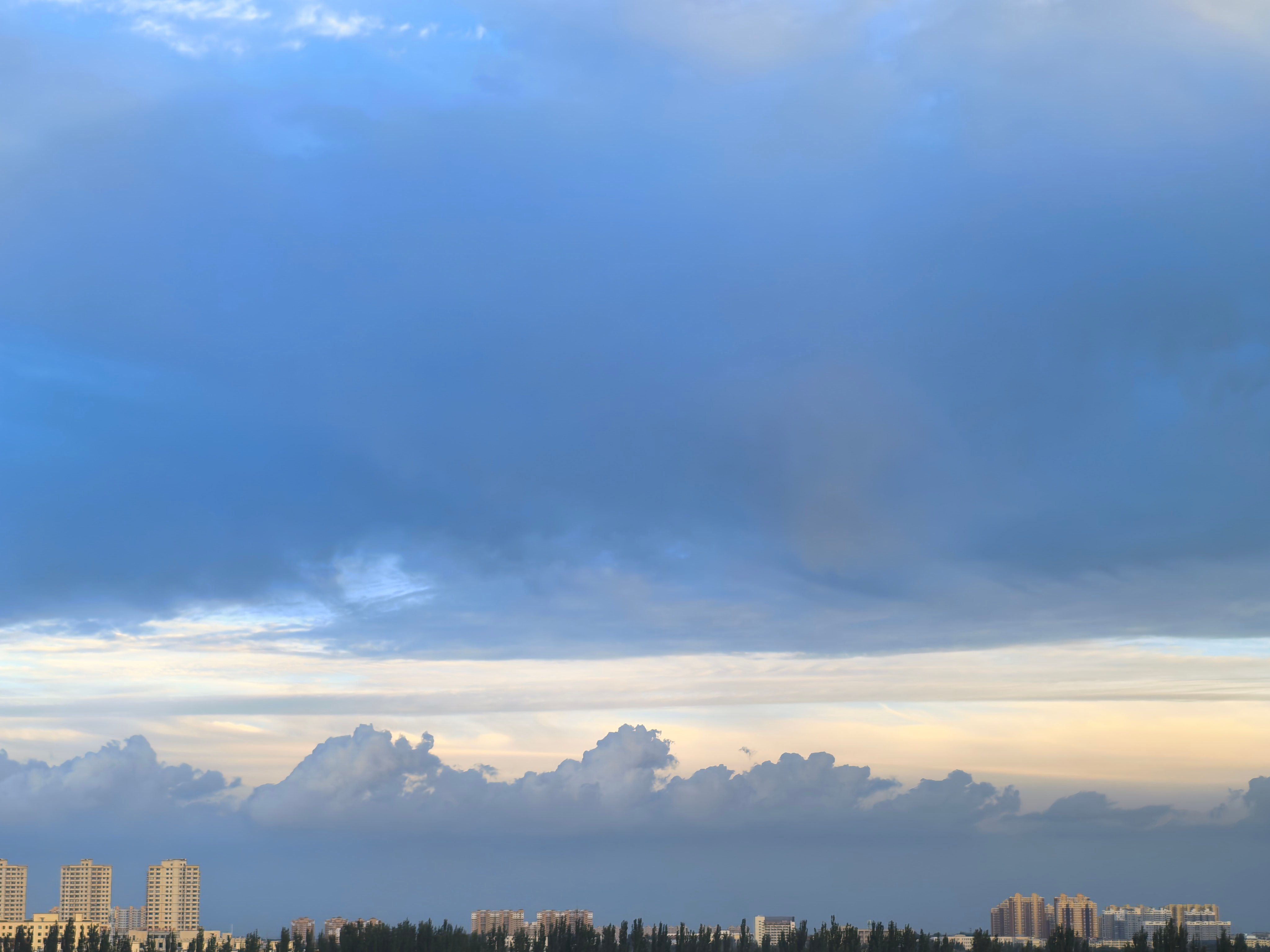 同一片天空，不同的城市，一样的思念。 ​​​