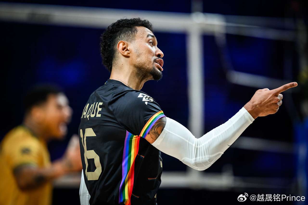 2026年世界男排联赛 🌈 巴西排球运动员迈克，身穿支持LGBT*群体的球衣参