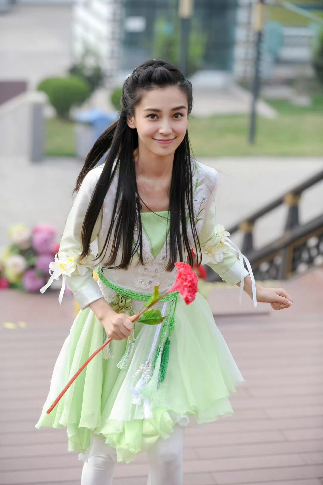angelababy   杨颖 早上好呀!大家今天计划出门吗？宅家还是外出呢