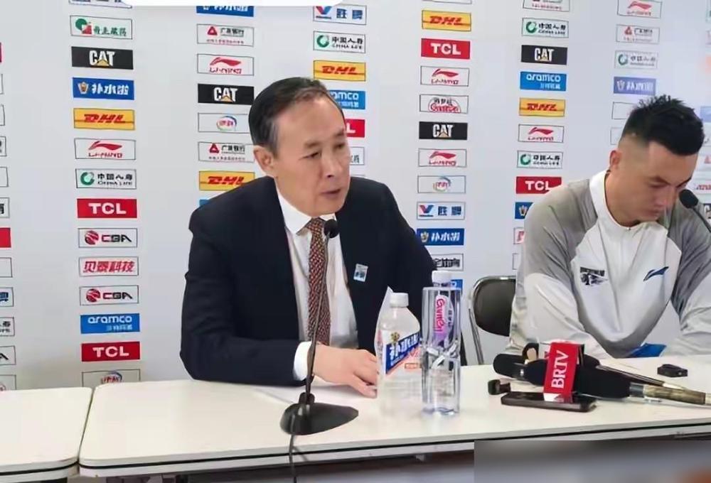 许利民手里那本严丝合缝的数学公式，怕是快要把北京队这群爷们儿算进医院了。

六连