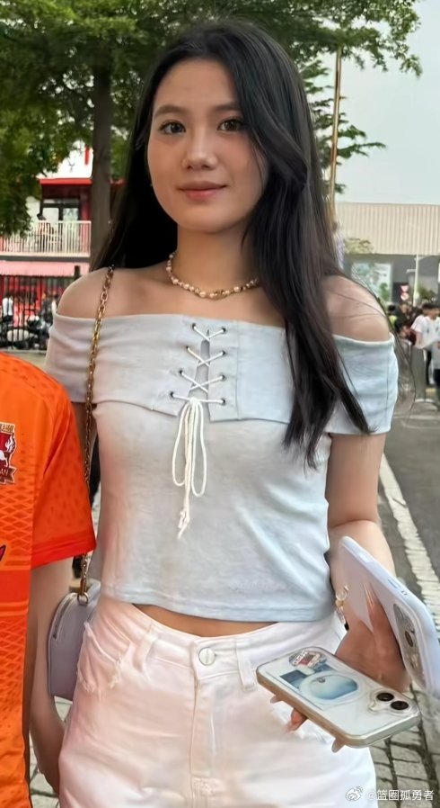 徐杰赴美特训去了，徐杰女朋友目前是空窗期