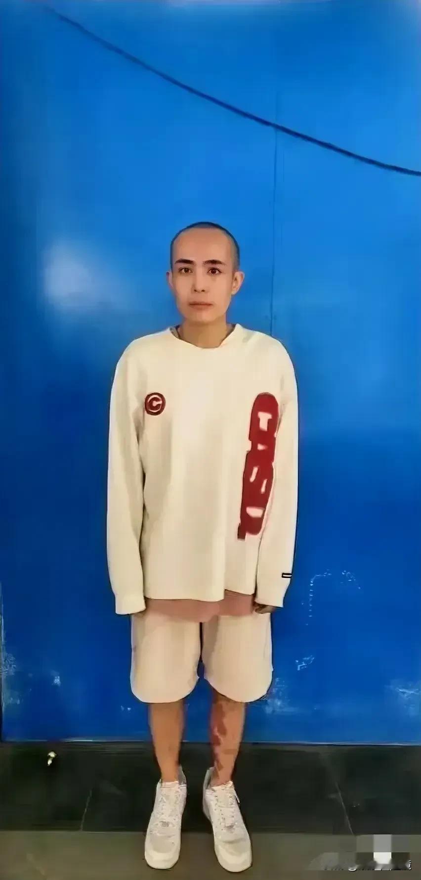 大家看到这2张照片，是不是觉得有雷同之处啊。
看那样子老受罪了，只不过一个在泰国