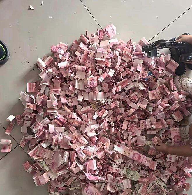 砸了弟弟的存钱罐，愧疚感翻涌，恨自己一时冲动太莽撞！ 
