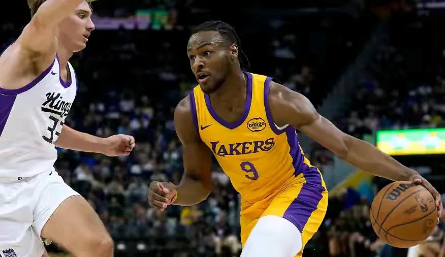 湖人选秀也太差了，首轮秀12投3中，布朗尼更是仅得到了4分。
第一，湖人17号秀