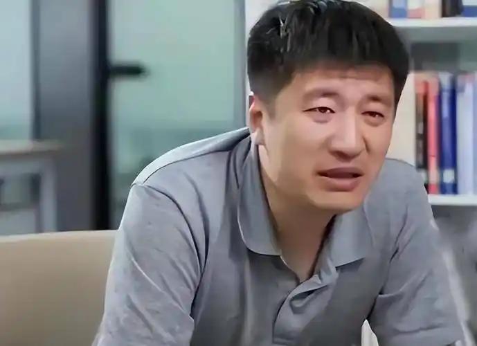 张雪峰离世一个月后，两份“高规格文件”炸了锅：学历真的没用了?
“本科生回炉读技