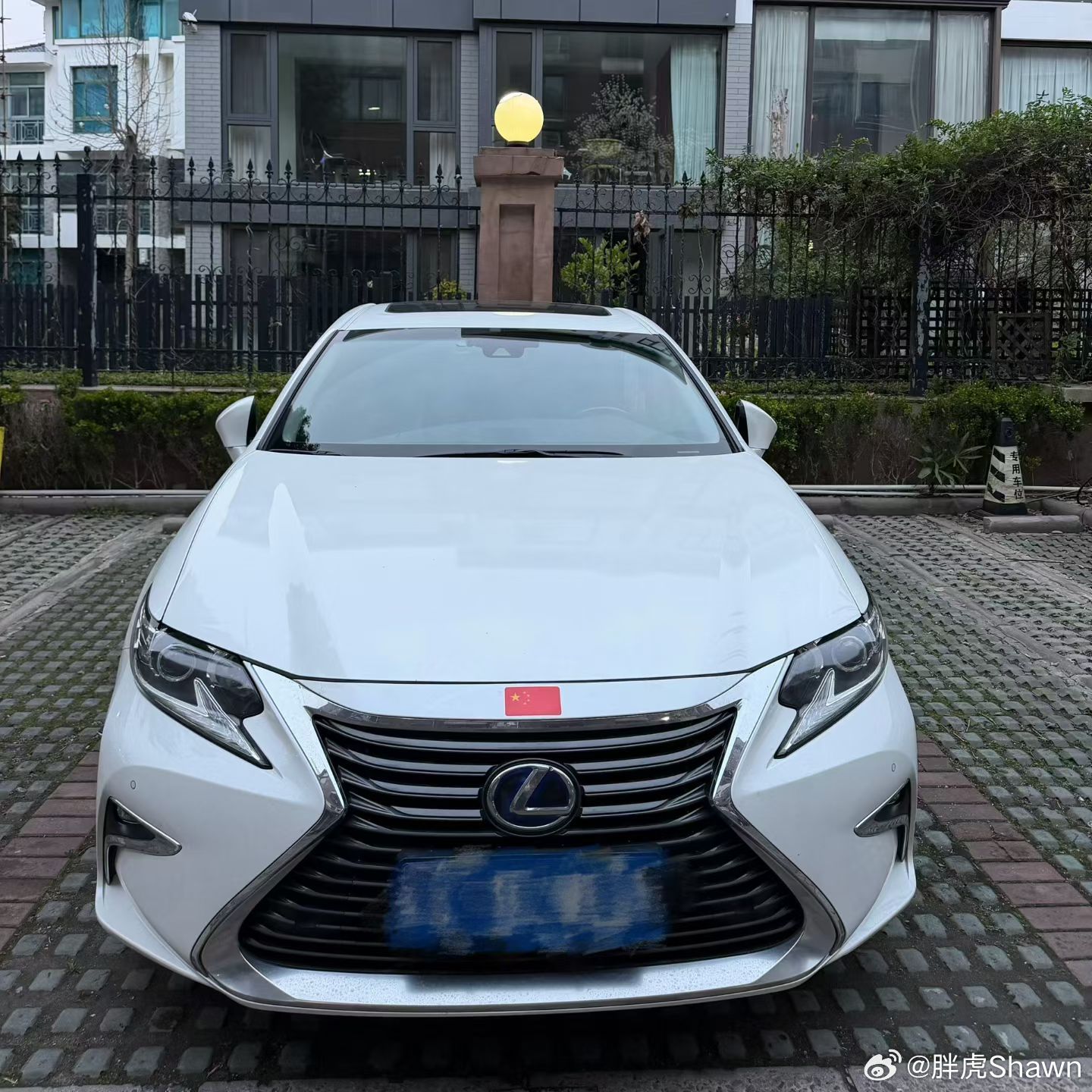 前段时间考虑领克900和m8的朋友，最终置换掉了他的老es，选择了领克900才知