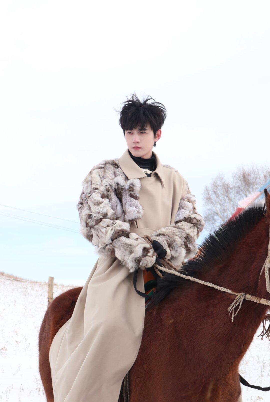 任豪的一些日常～“最近辛苦了各位一起追剧” 