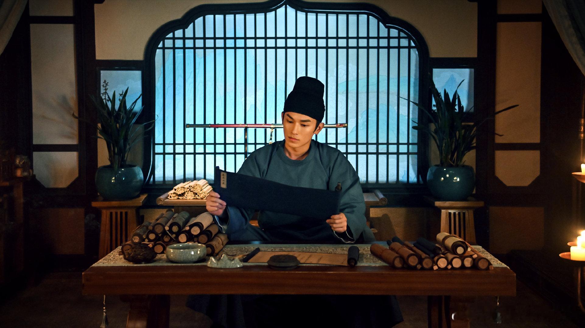 #卢凌风扁人嘻嘻被贬不嘻嘻#即便遭遇挫折，卢凌风依然不改其武将本色，扁人之时嘻嘻