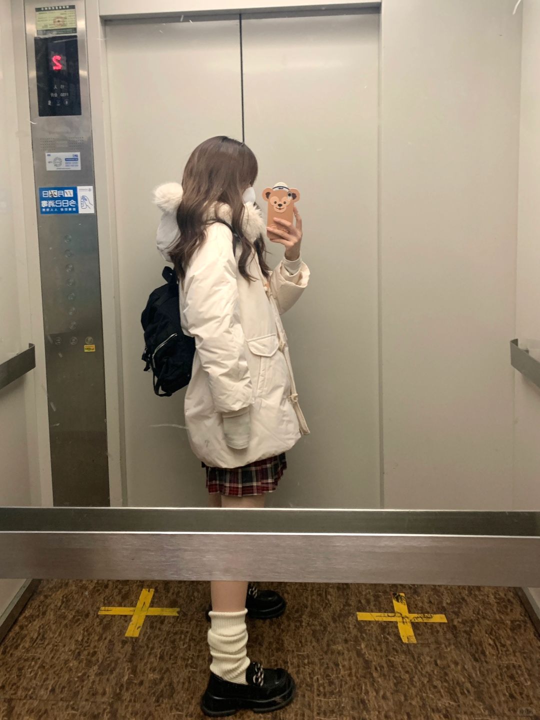 放学了｜白色毛领子羽绒服➕袜套 怪乖的一套！