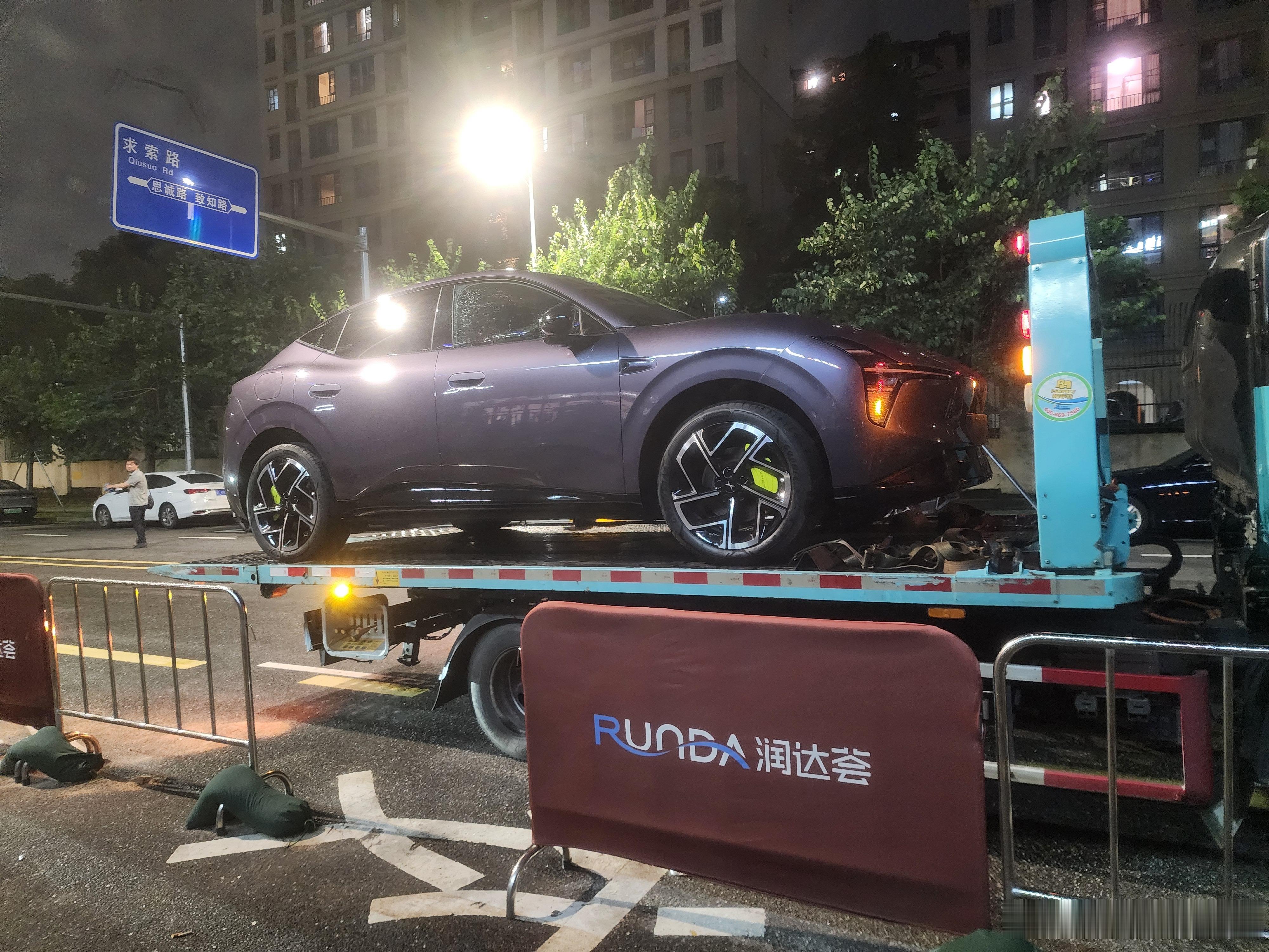 MotorGogo 的小鹏 MONA L03 试驾车到了，大家想看什么内容？大v