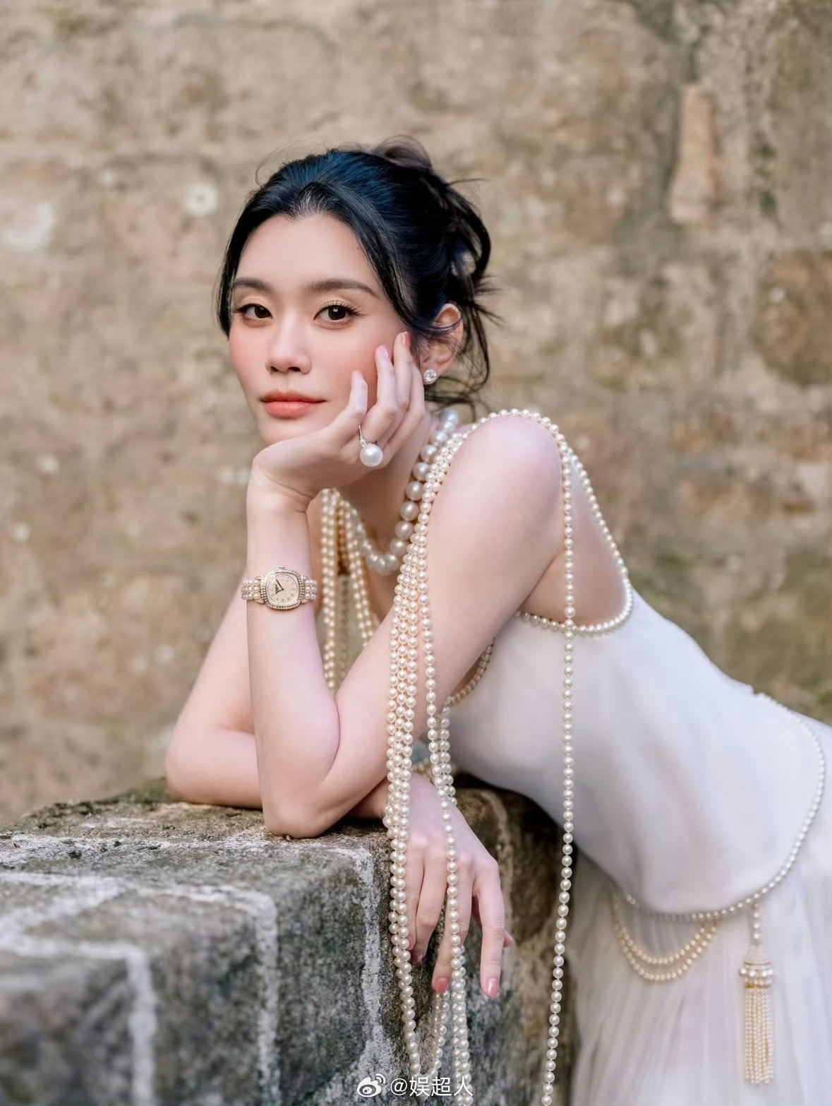 奚梦瑶古董高定裙奚梦瑶晚宴古董高定裙 奚梦瑶晚宴，穿香奈儿的古董高定裙，珍珠好贵