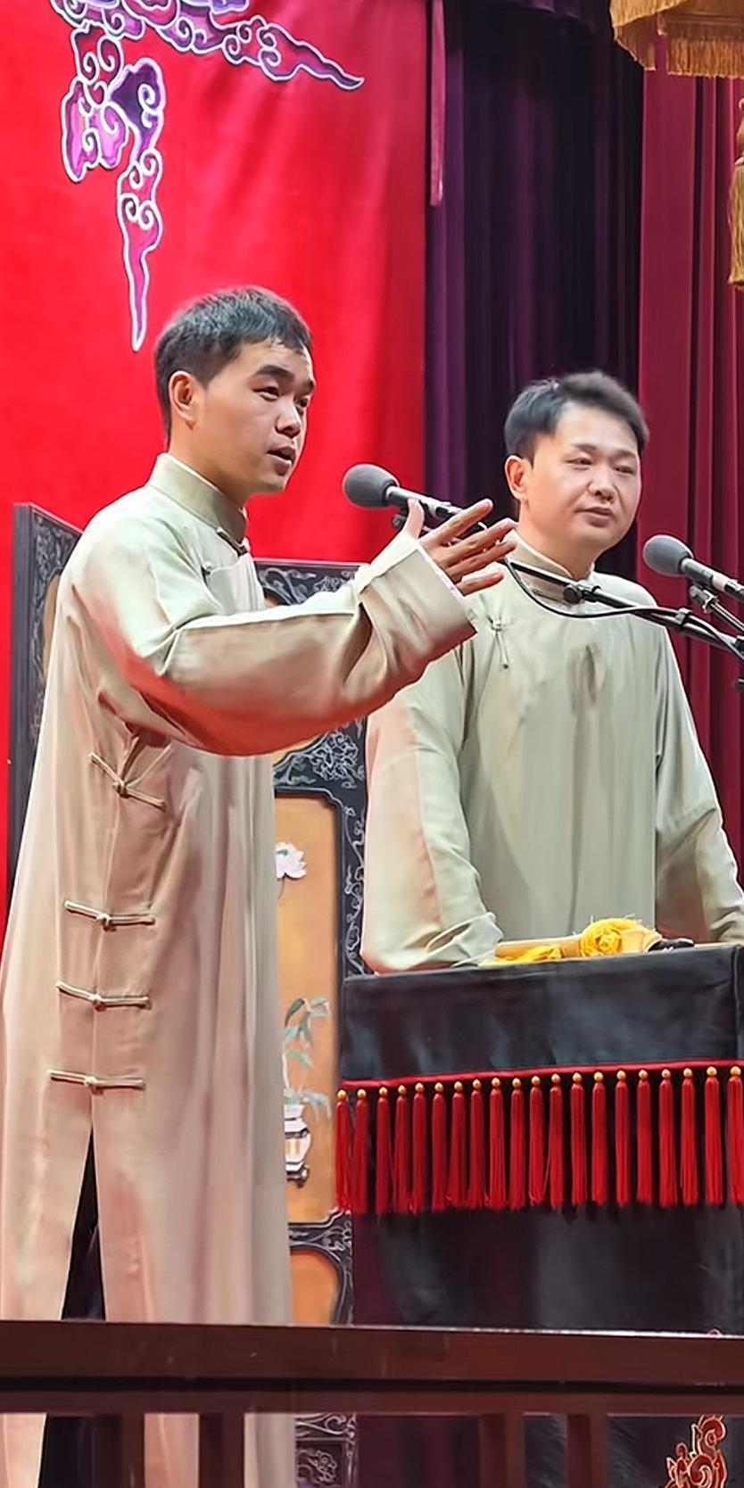 尚筱菊天津演出遇舞台事故，有大爷听激动打断演出，上台前理论被工作人员劝阻！尚筱菊