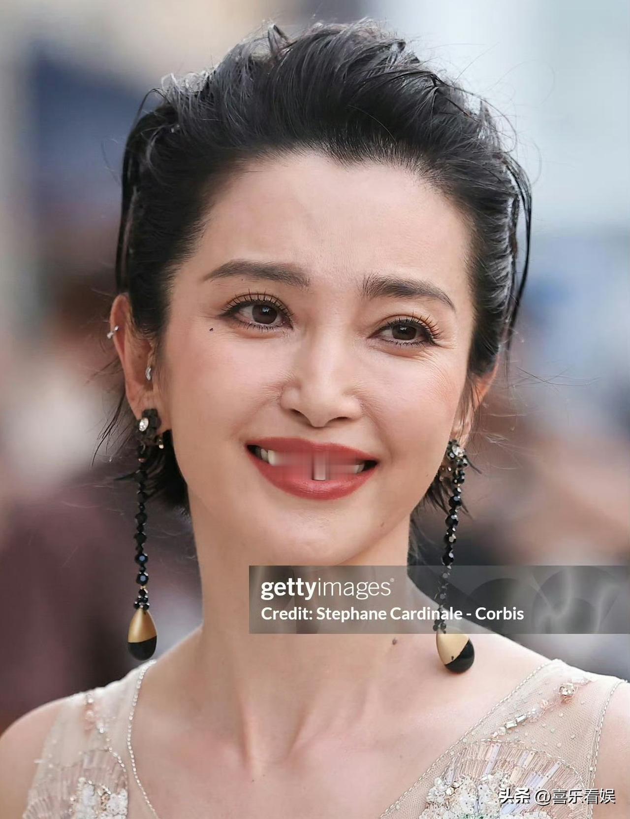 53岁李冰冰，引发热议！

7月8号，53岁的李冰冰，冲上了热搜。她最新出席活动