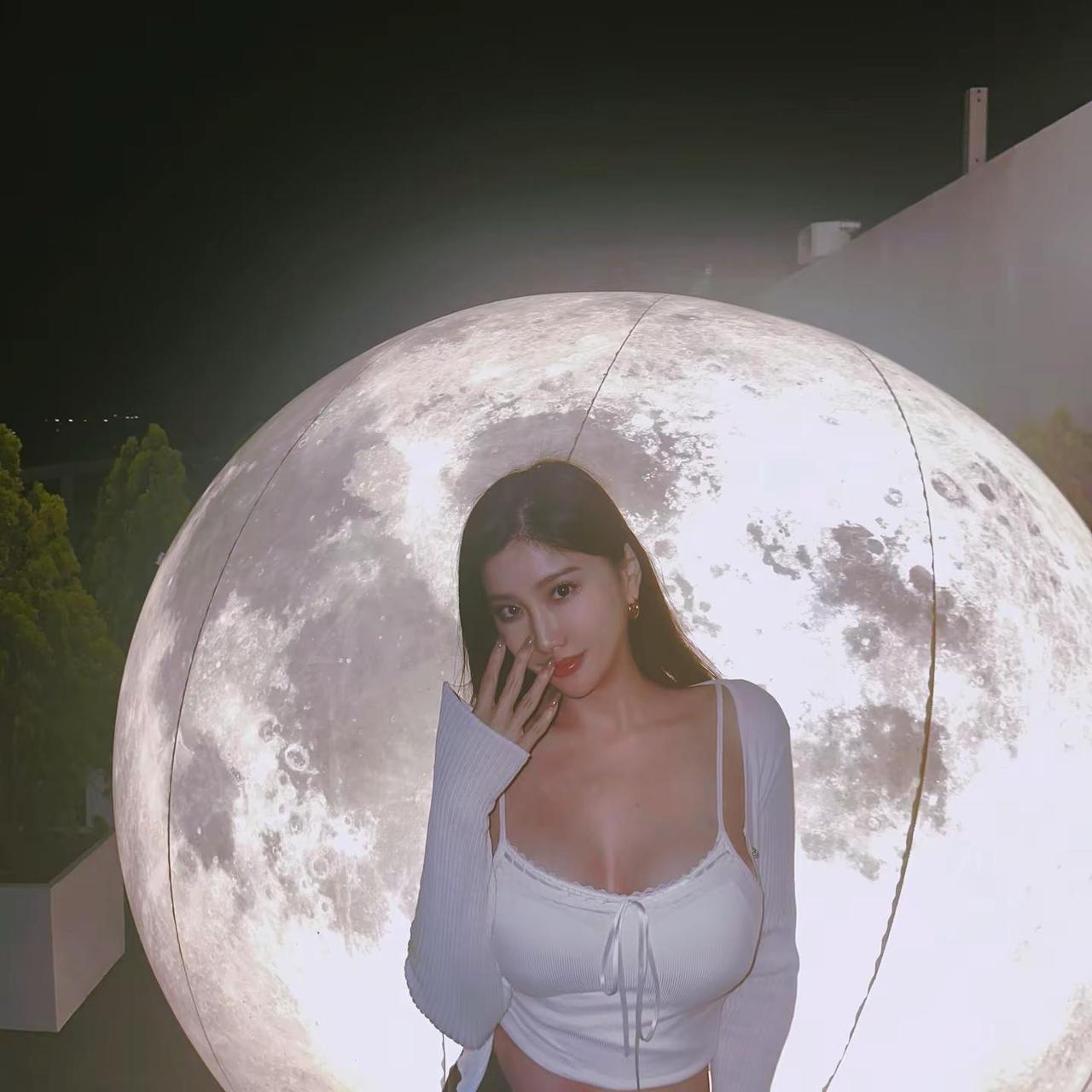 闪闪发光 辣妹穿搭御姐范儿