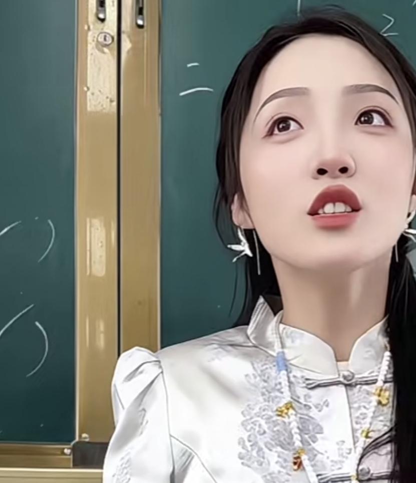 “教书育人”一年而已
能有多大的变化
女子晒出自己工作后一年的变化，网友：说是两