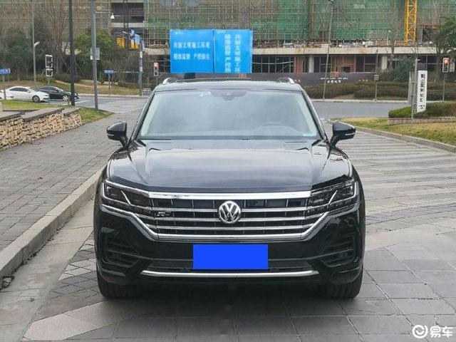 【车主：外观比较低调，但是整体的流线型显得这款车是很有内涵的】
大众 途锐201