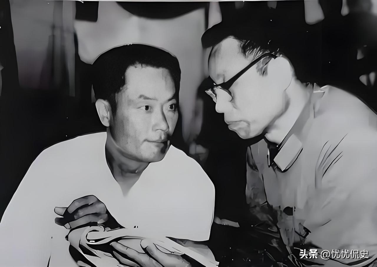 1984年9月，昆明军区会议室。11军32师师长刘玉尊缓缓站起身，手里攥着一盘磁