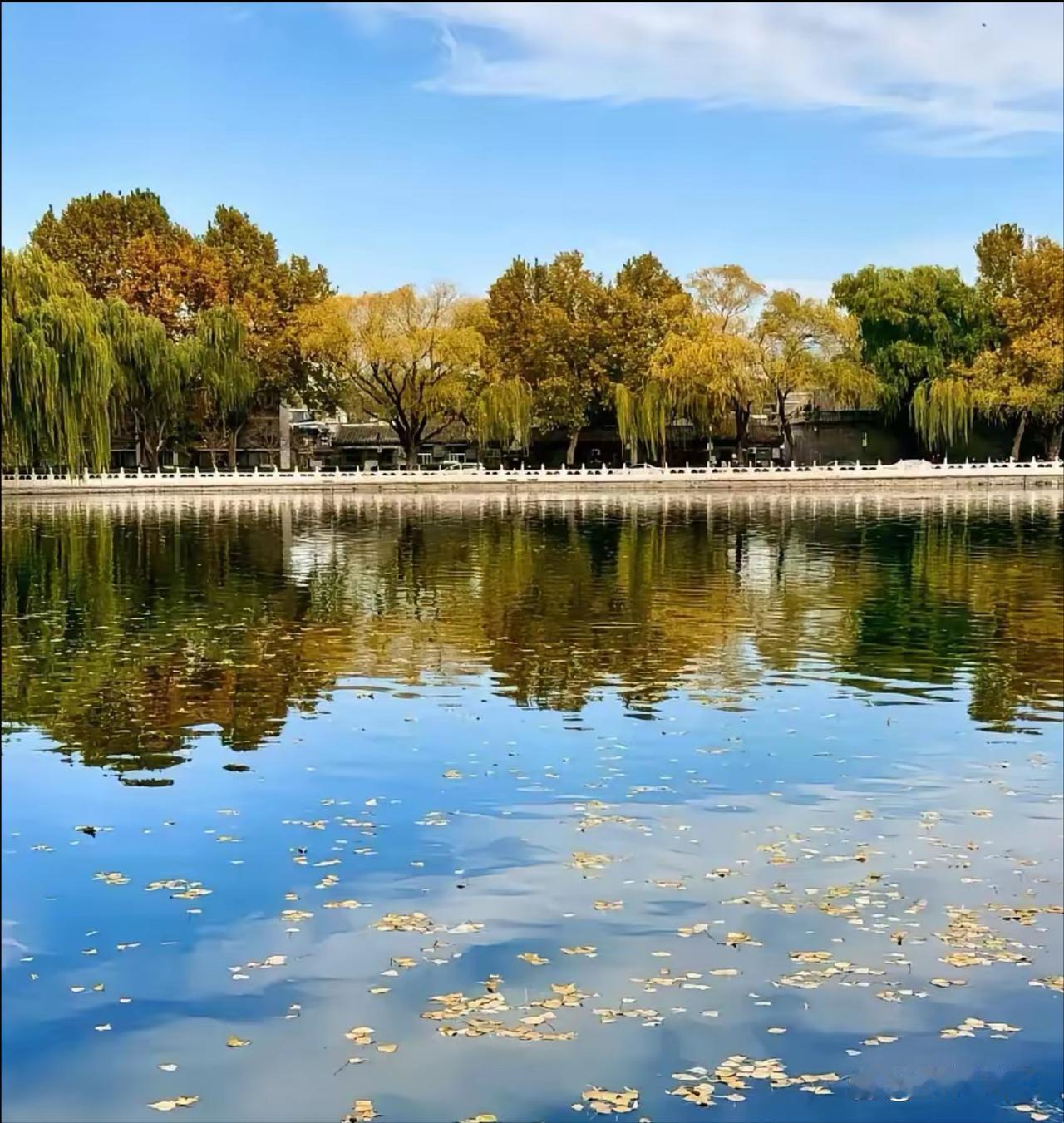 昨晚吃饭，老公突然说，要是和日本打起来，他要去支援前线，我差点喷饭。真没想到，连