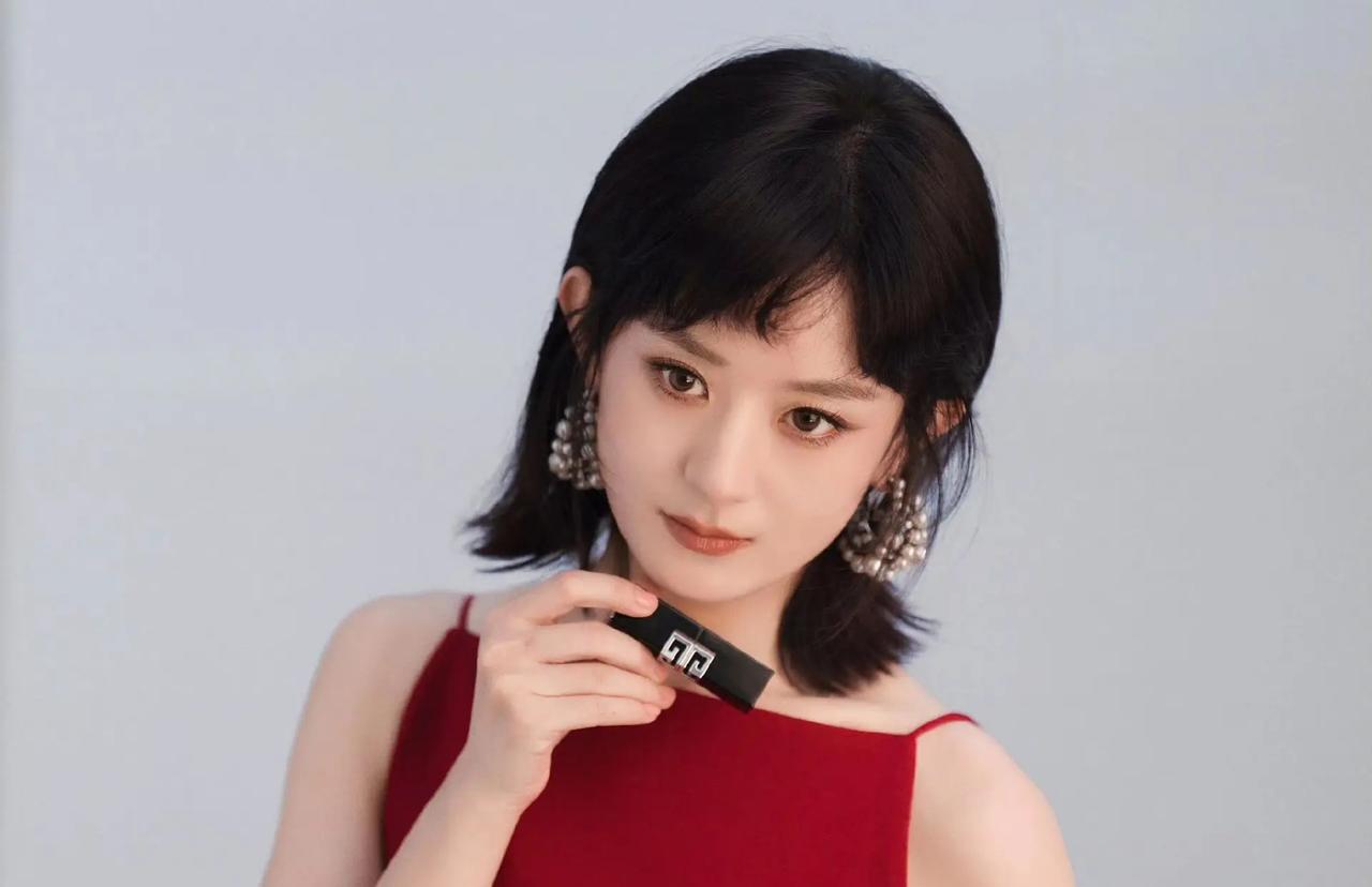 赵丽颖纪梵希。纪梵希全球代言人赵丽颖最新大片来了，好久不见了姐姐，好想你啊又美又