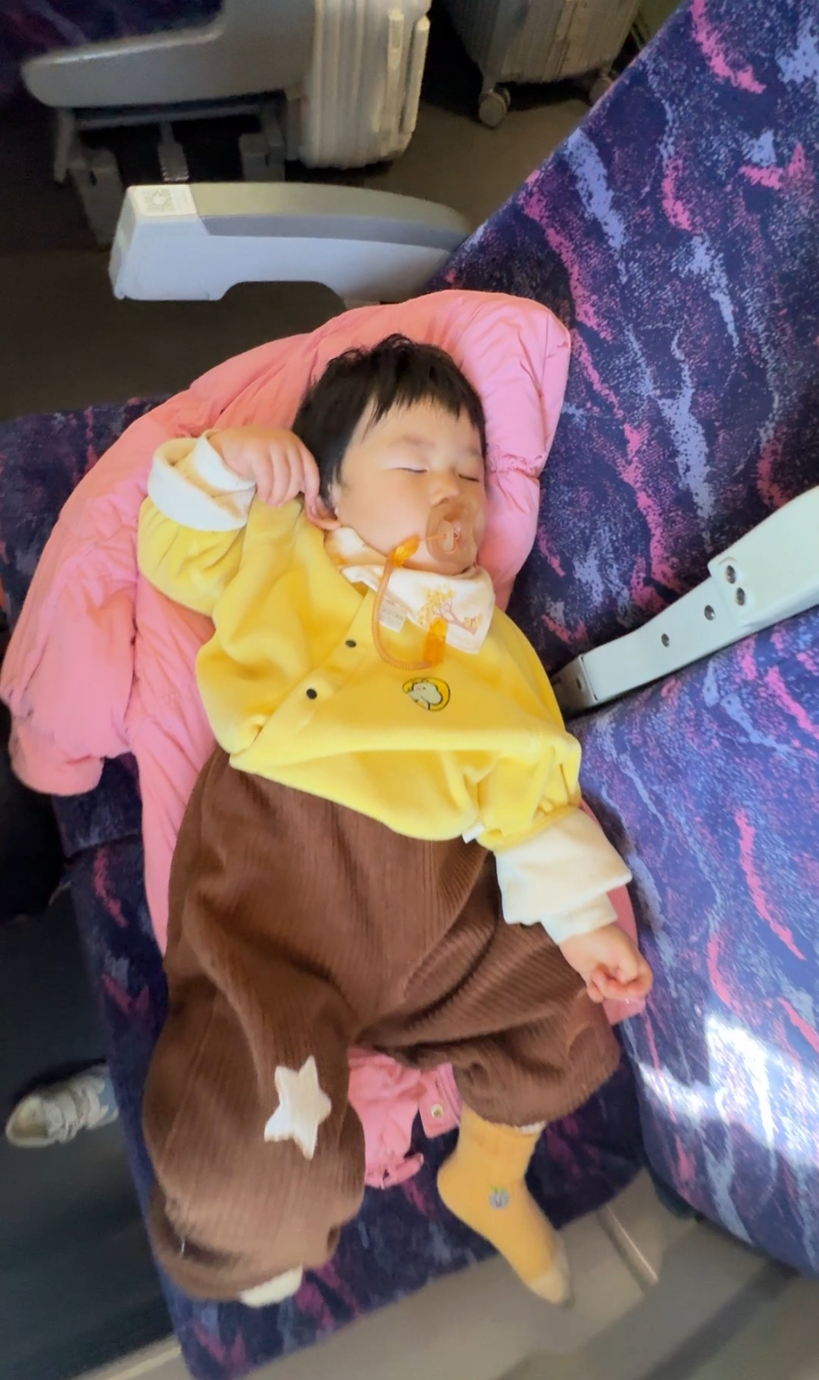 每次坐高铁都很疑惑，真的会有乘客买他们的高铁模型吗？ 