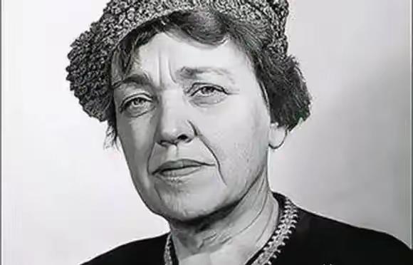 1950年，史沫特莱病逝于英国伦敦，她的遗嘱骤然震动北京：全部财产赠予朱德，唯愿