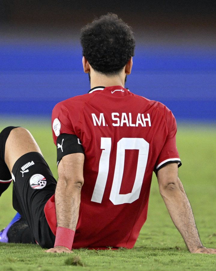 #利物浦#Salah在对加纳的上半时因左大腿肌肉不适提前退场。 ​​​