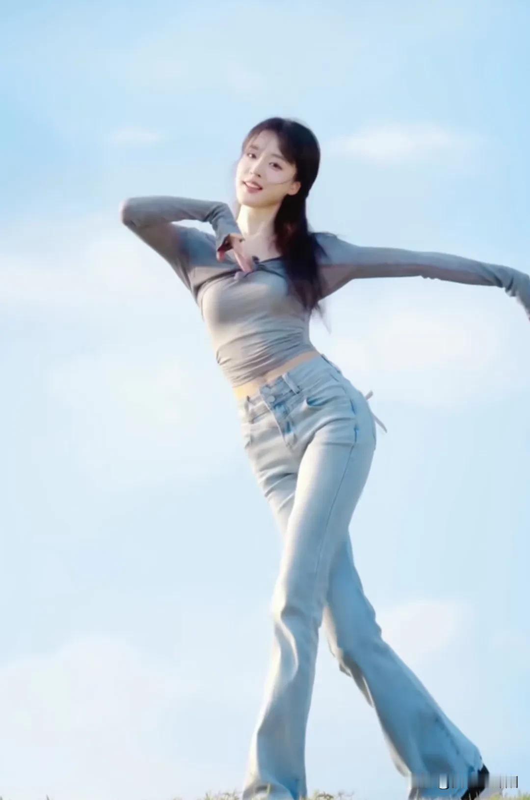 美丽动人，风姿绰约。