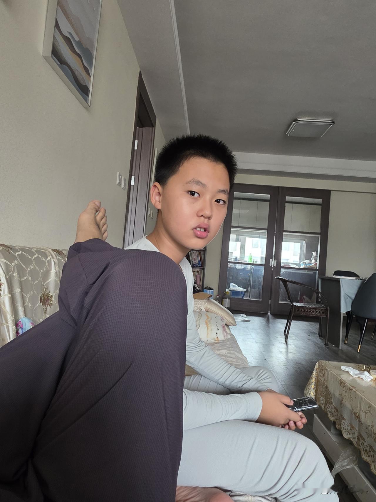 知道孩子为什么都喜欢回爷爷奶奶、姥姥姥爷家了……

首先是无拘无束。没有爸妈的管