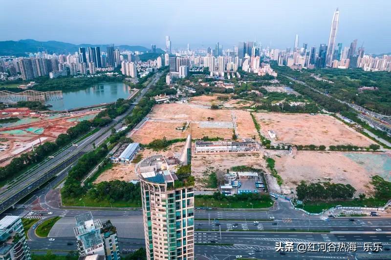 回顾深圳居住用地供应走势：

2018年，计划供应约109公顷。随后几年一路加码