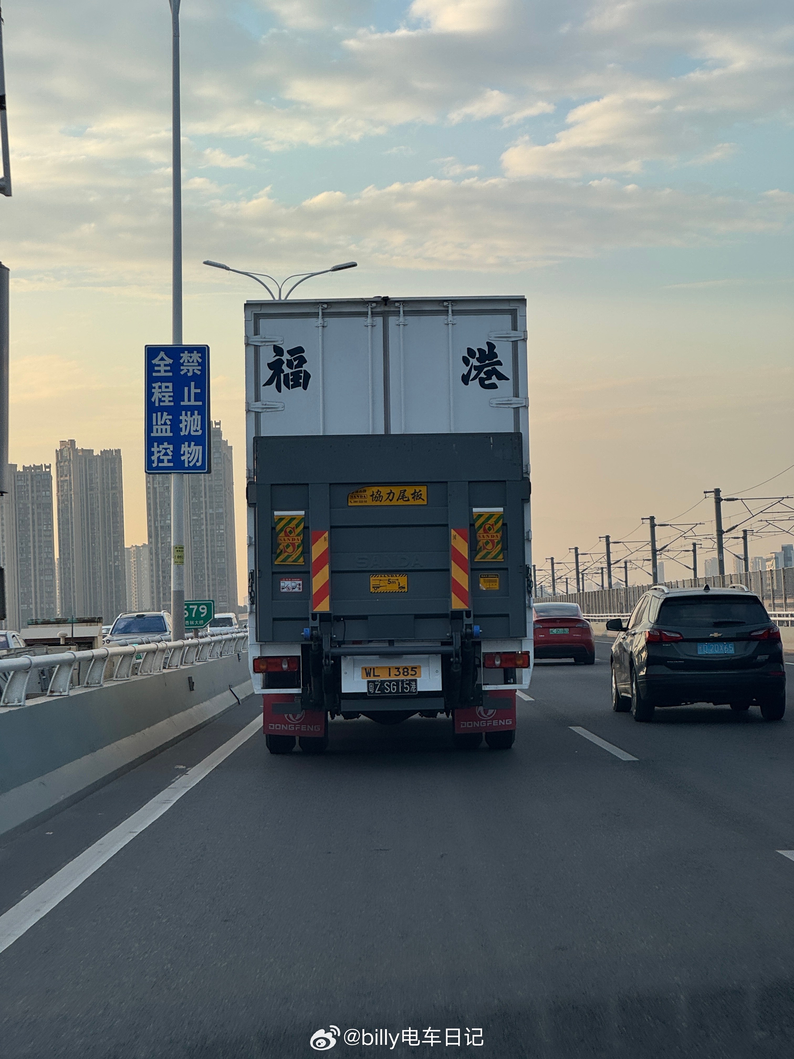 不懂就问，粤港牌照的货车出现在厦门合理吗？是不是货车有特别通行证可以出广东省？ 