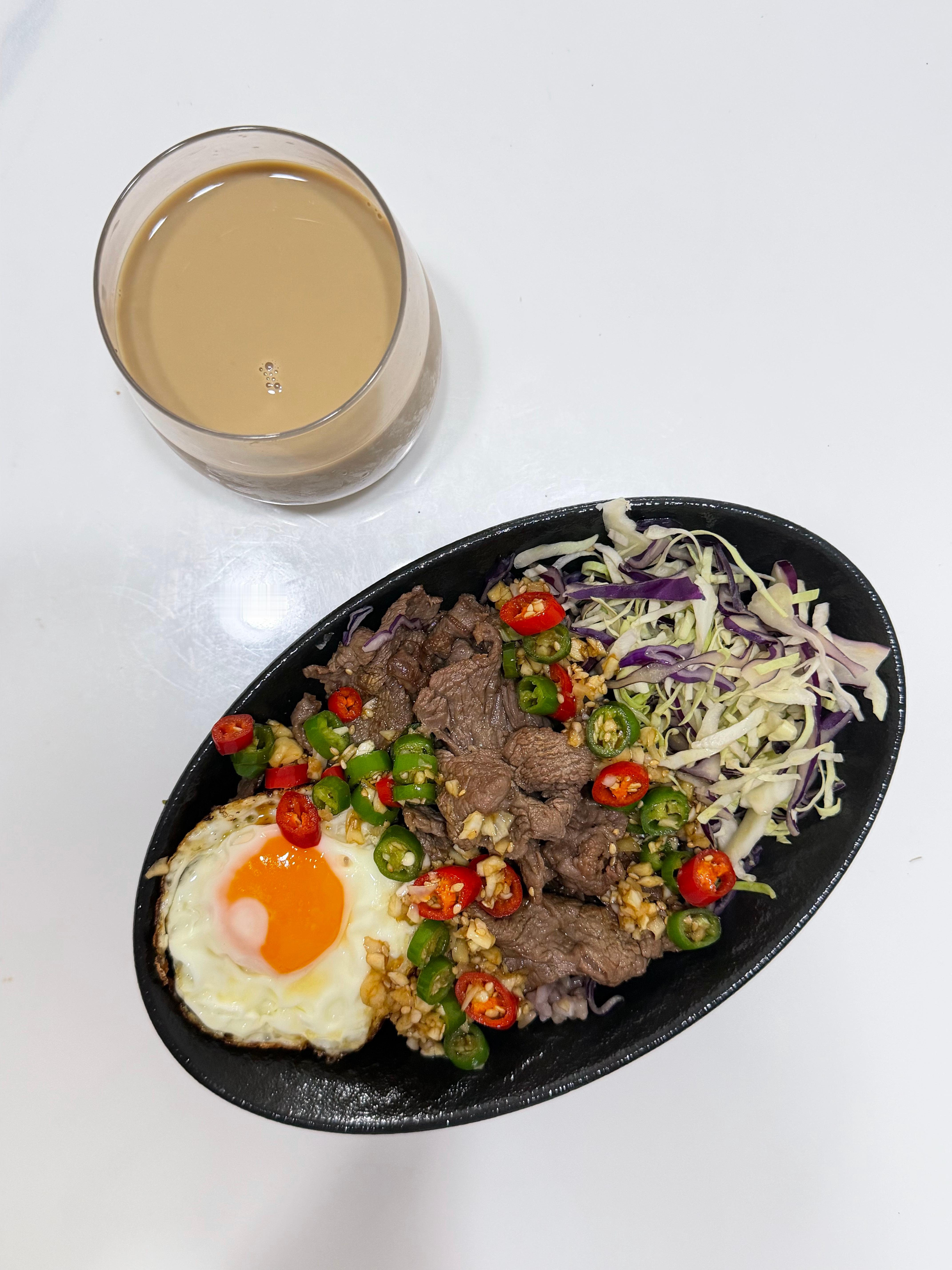 今天做的生菜牛肉拌饭[羞嗒嗒]调的拌饭酱巨巨巨好吃 开胃 ​​​