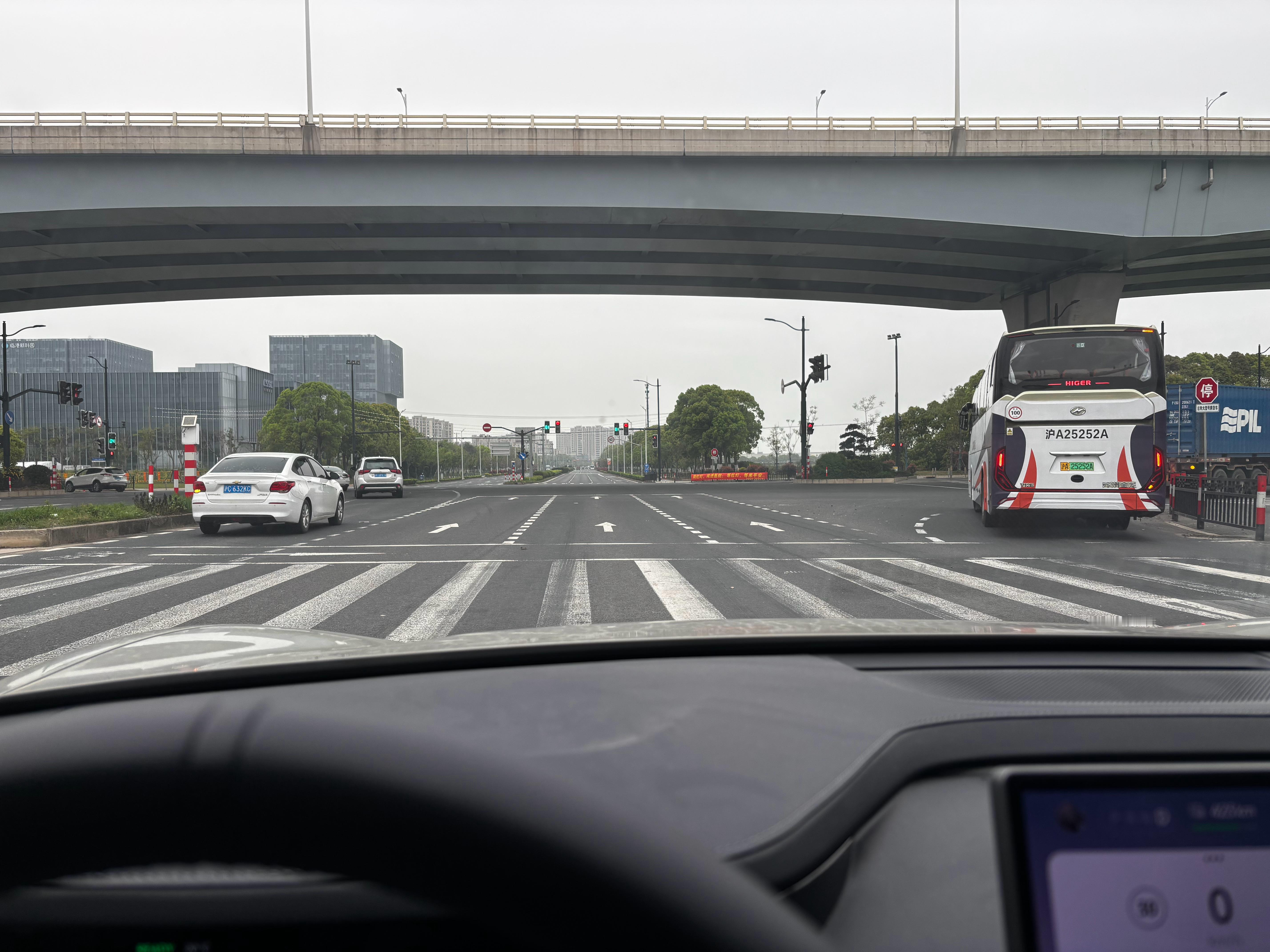 因为下周开始要请假回老家，所以这两周工作量爆炸，一直疯狂加班中，累，真累。不过即