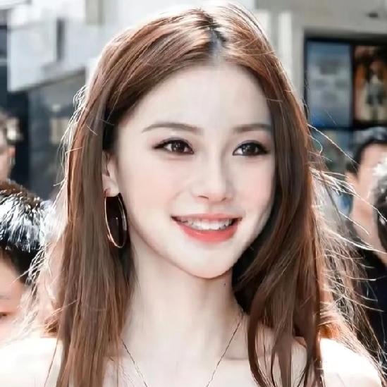 杨颖人品怎么样，
我不做评价，
但有一个点，我可以肯定的是，她大概率很难再回到往