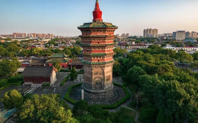 河南安阳、文峰塔：
  文峰塔又称天宁寺塔，始建于五代后周广顺二年，历经宋、元、