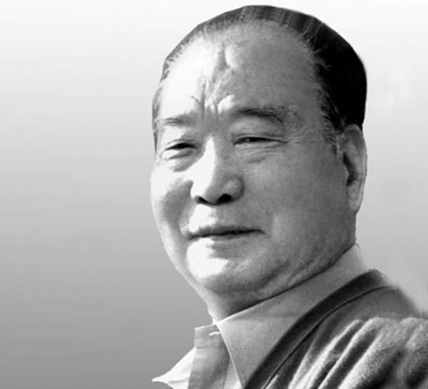 毛主席在杭州期间，王芳随身保护工作，罗瑞卿为何建议他更改姓名以免别人产生误会？