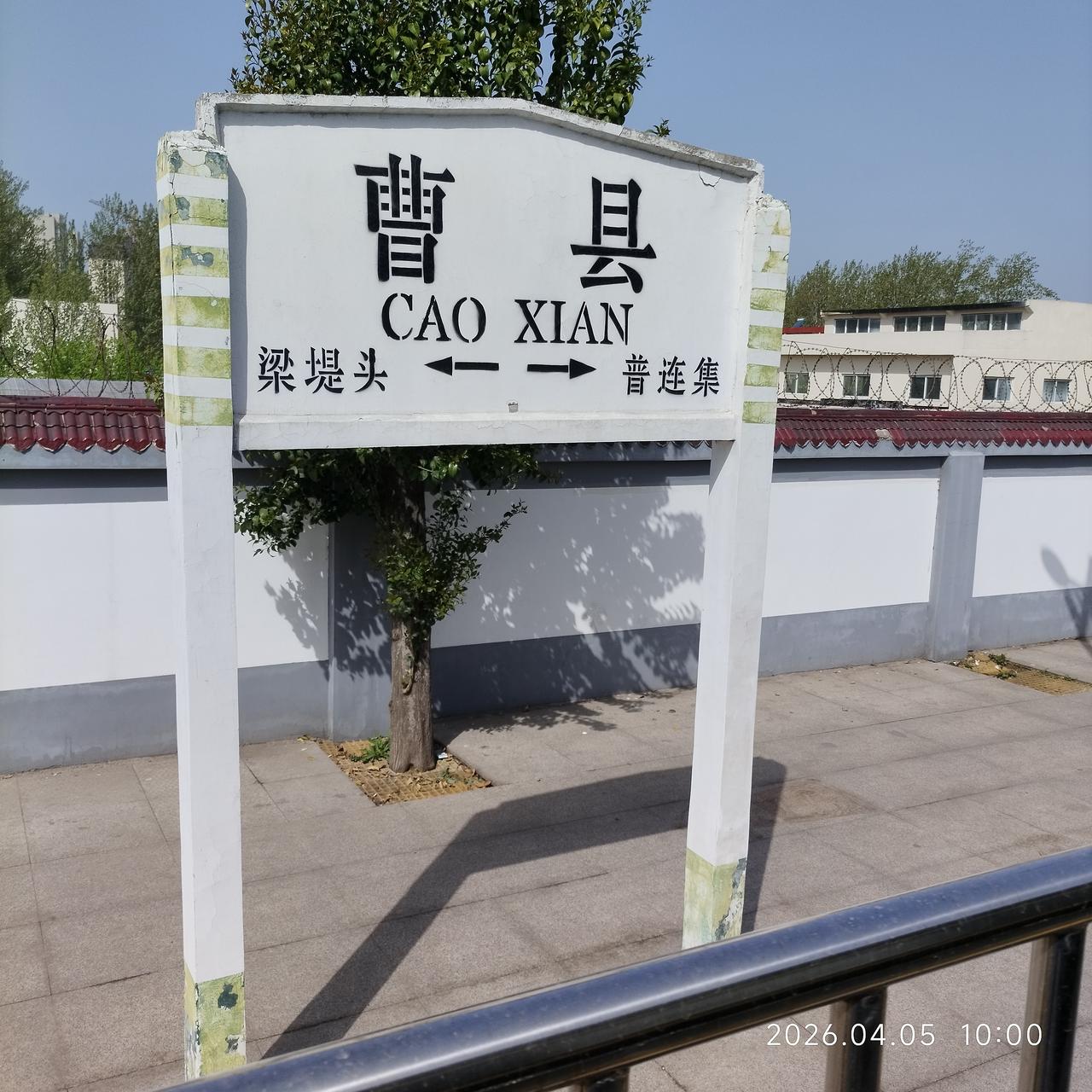 写辞职报告
一个人上班，做的好好的，不到万不得已，不要轻易放弃工作。
写辞职报告