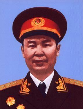很多人好奇，开国上将里，韦国清为什么能长期担任中央政治局委员，在军政、外交两大领