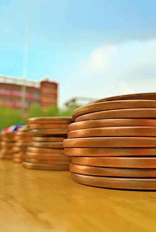 人生在世，金钱和健康哪个重要？这问题就像哈姆雷特的“生存还是毁灭”。年轻的时候，