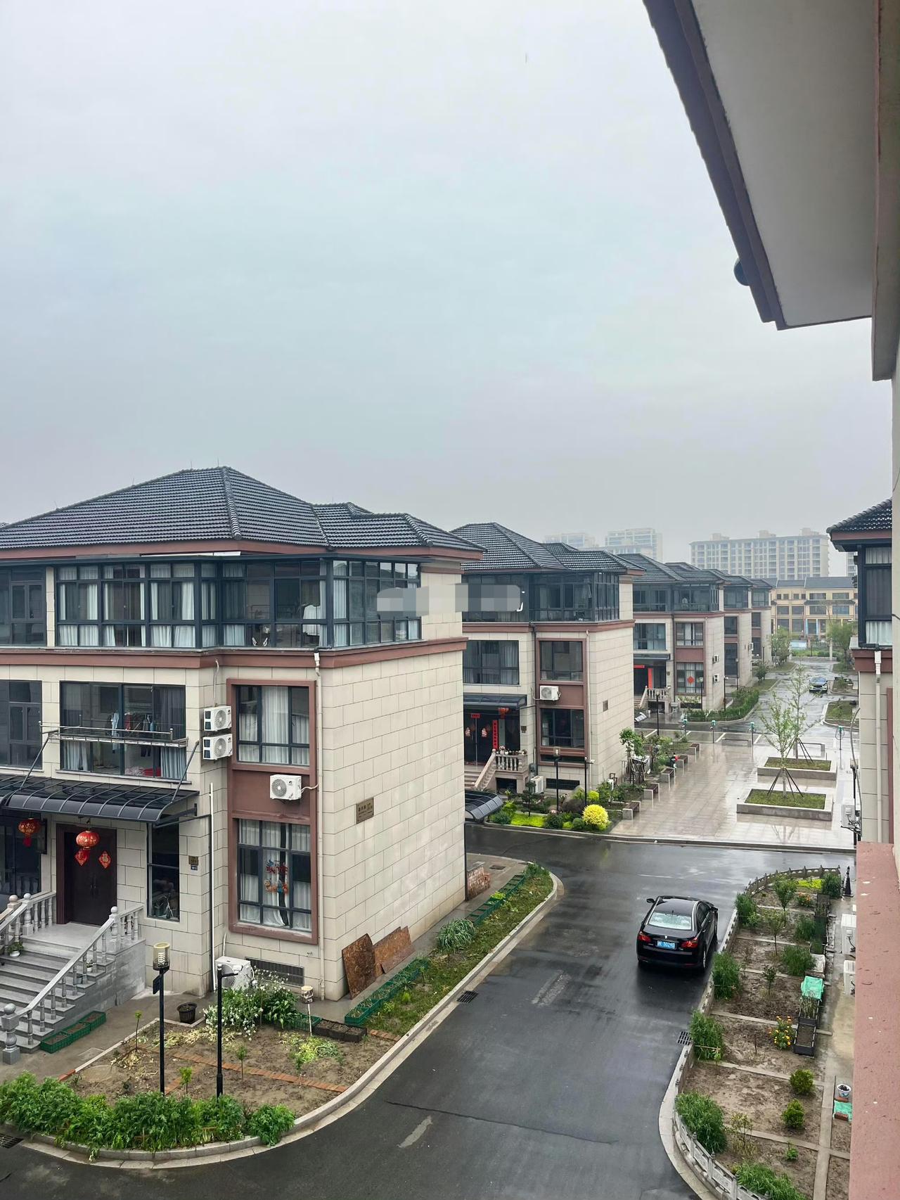 图一是浙江农村，图二是日本京都富人区。 ​​​