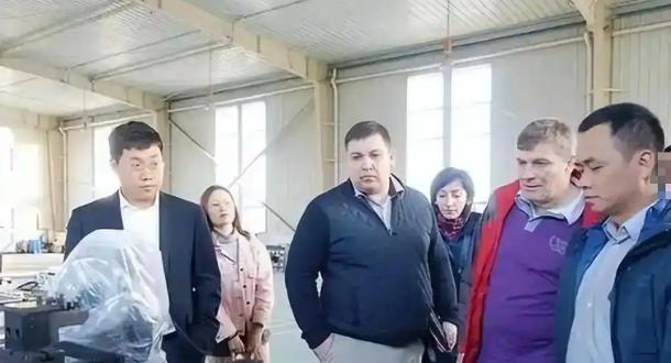 你敢相信吗，当年那些拖家带口投奔中国搞航母发动机的乌克兰专家，如今全成了白发苍苍