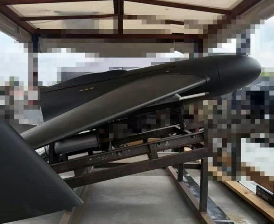 🔥🇺🇦✈️
乌克兰展示了巨兽攻击无人机，
射程达300公里，
载荷75公斤