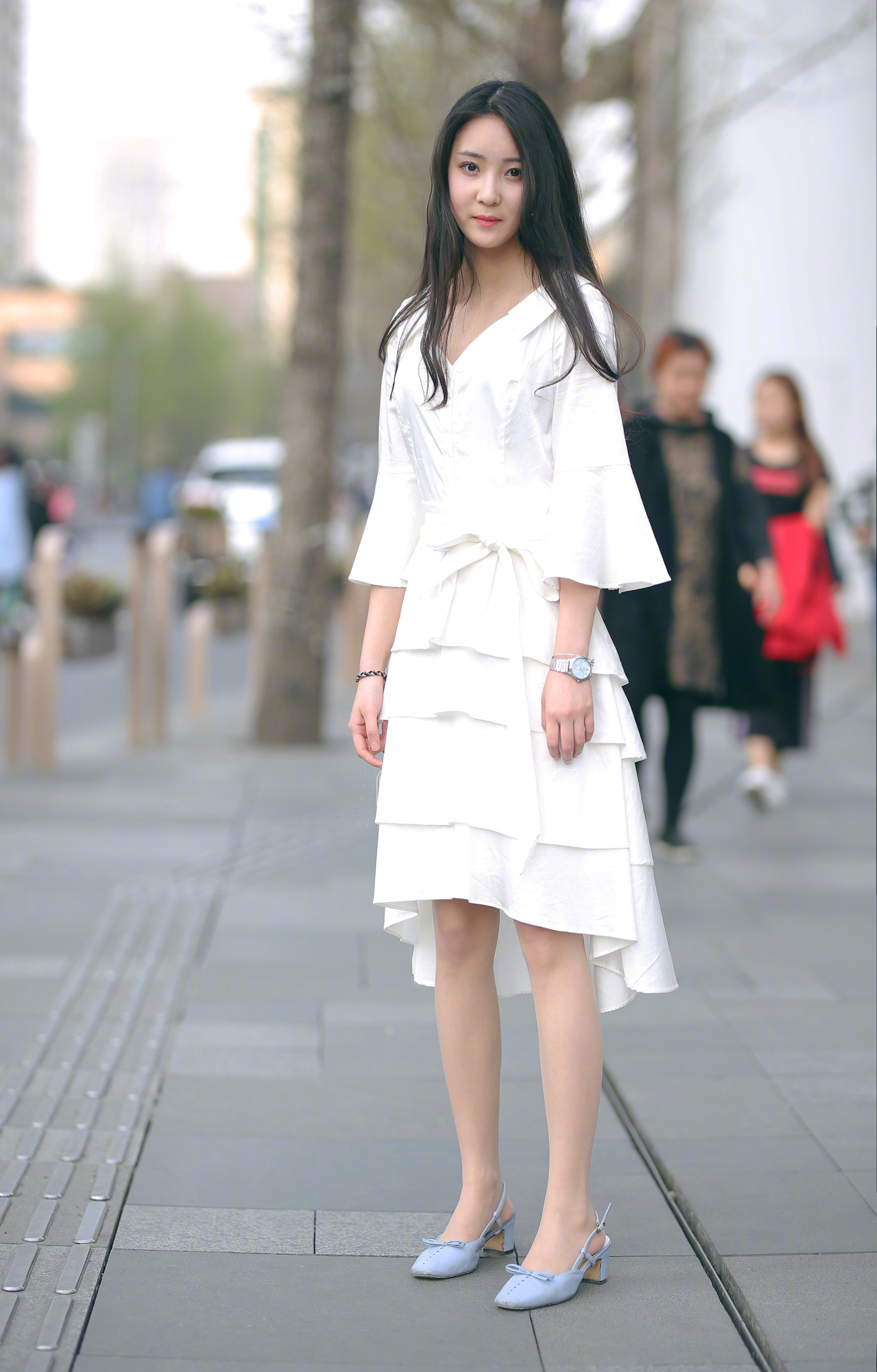 那些年的街拍有多火呢？小姐姐们会自己带两三套服装来拍。。。 ​​​