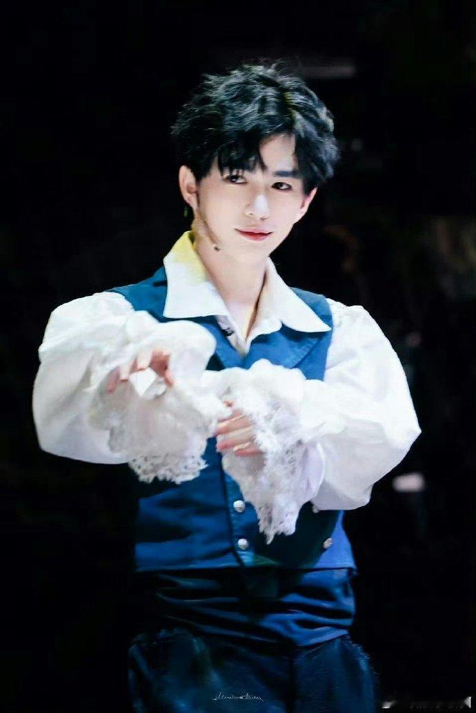 音乐剧上新男大了声鸣远扬太可了！魏忠杰唱《她真漂亮》带着清澈少年感，瞬间点亮舞台