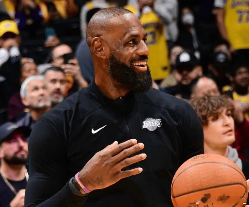 今天常规赛湖人客场对阵鹈鹕的比赛已经结束。全场战罢，。本场比赛，湖人球员出战33