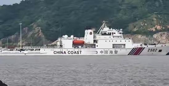 日本官房长官木原稔亲自站出来证实了：两艘中国海警船，进入琉球与那国岛附近海域巡航