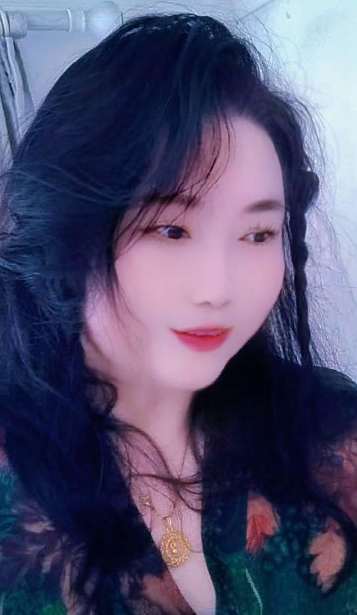 这些年最对不起的就是自己，将就这个，将顾忌那个，却唯独委屈了自己，连难过都要小心