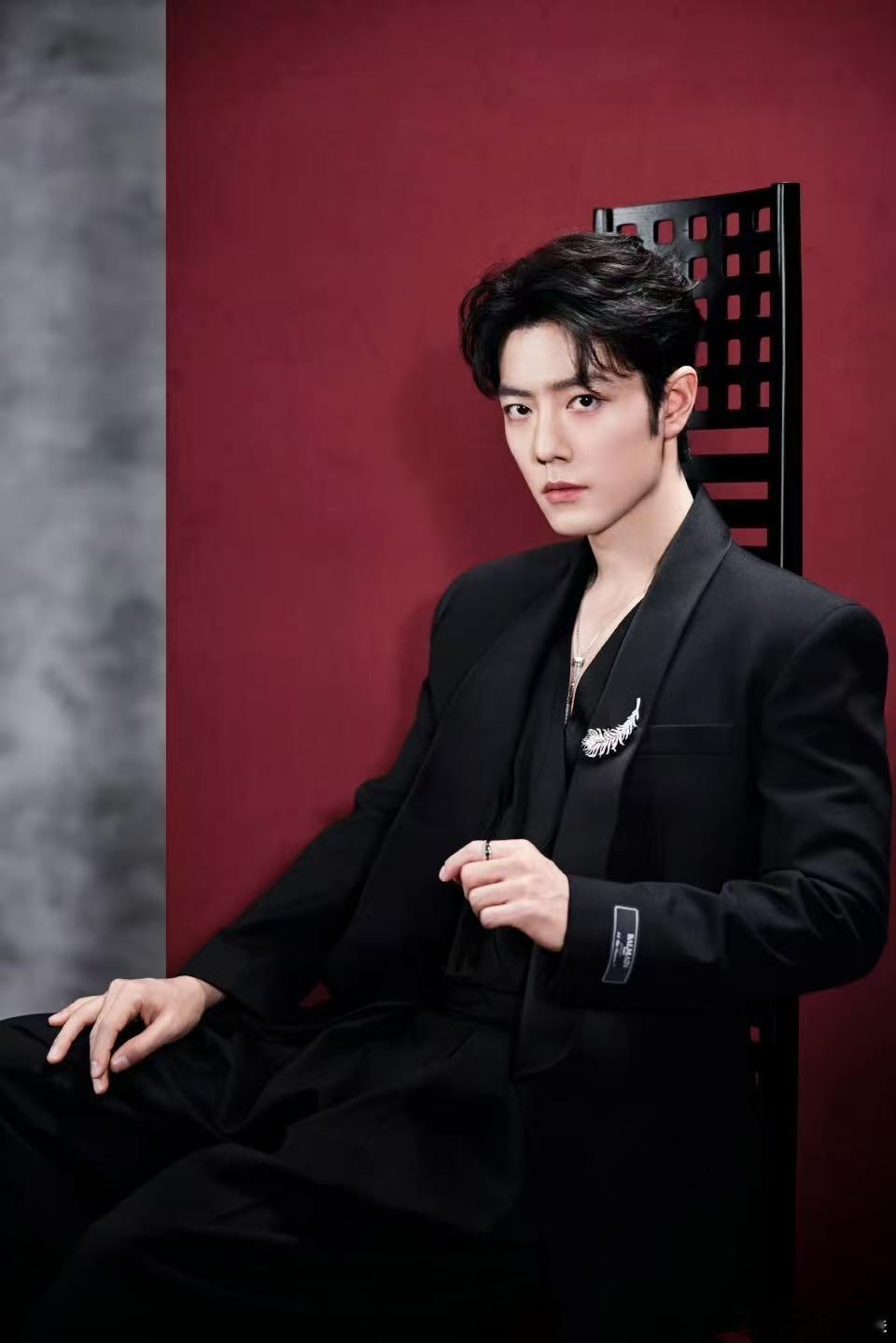 肖战中国网络视听盛典出图肖战聆听时代声音肖战中国网络视听盛典出图，聆听时代声音，